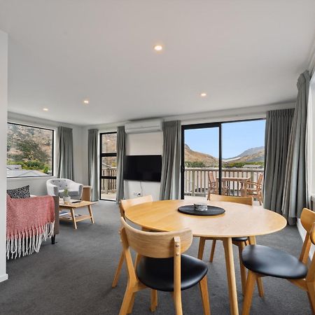 Modern Apartment With Coronet & Remarkables Views Queenstown Bagian luar foto