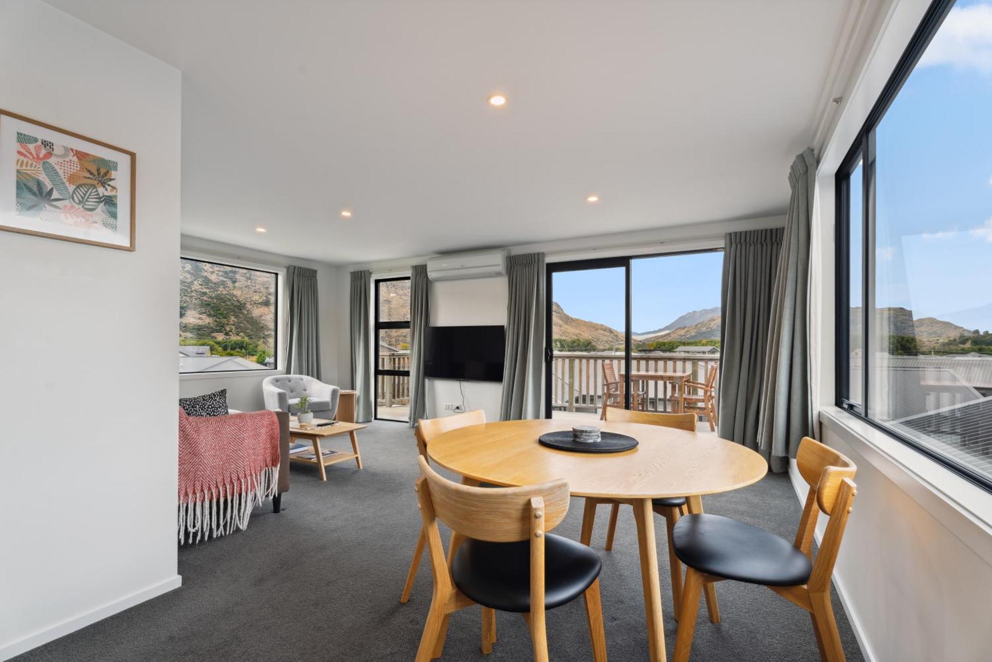 Modern Apartment With Coronet & Remarkables Views Queenstown Bagian luar foto