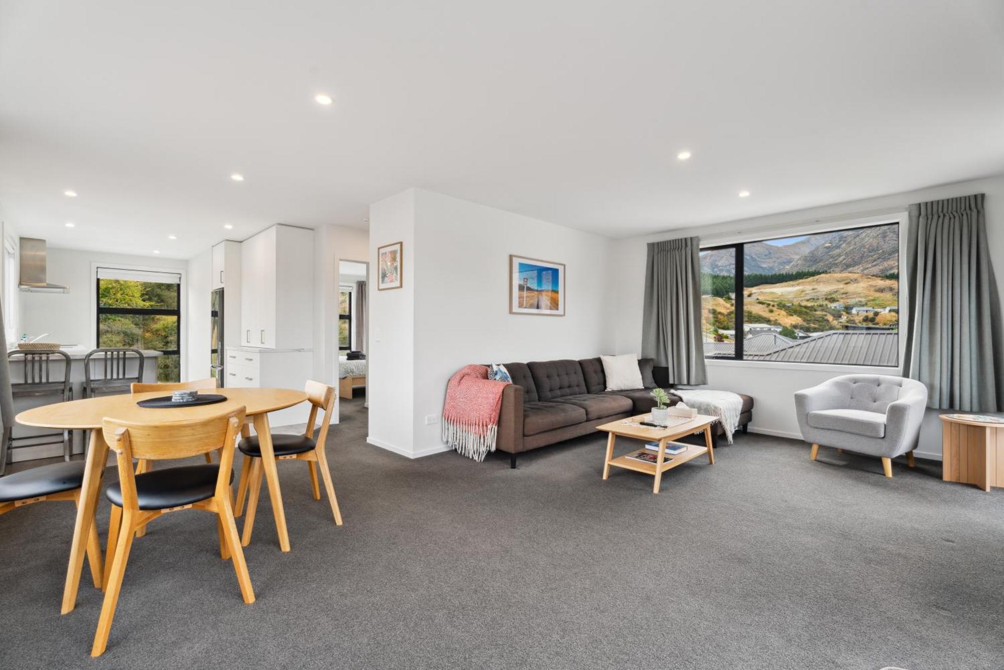 Modern Apartment With Coronet & Remarkables Views Queenstown Bagian luar foto