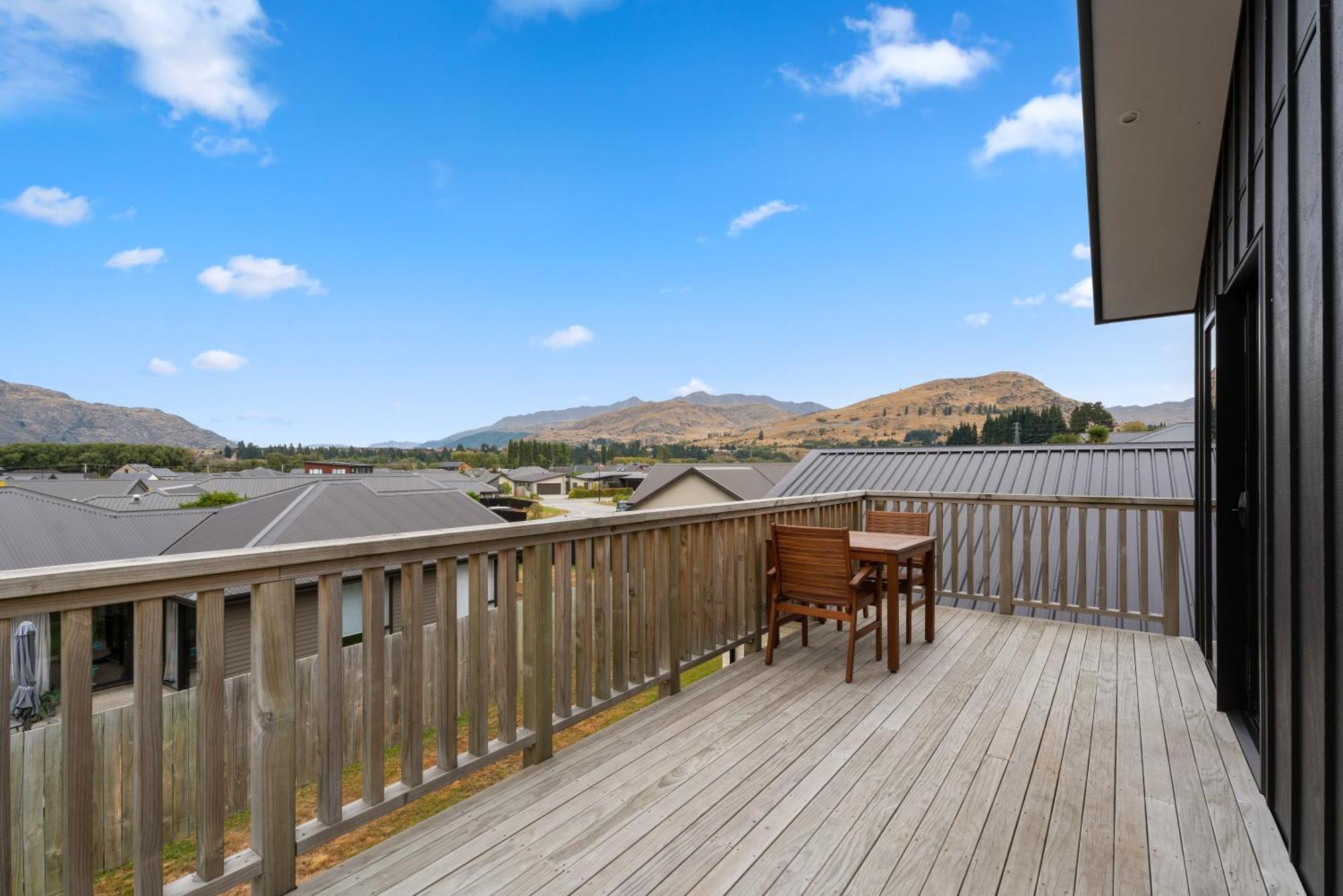 Modern Apartment With Coronet & Remarkables Views Queenstown Bagian luar foto