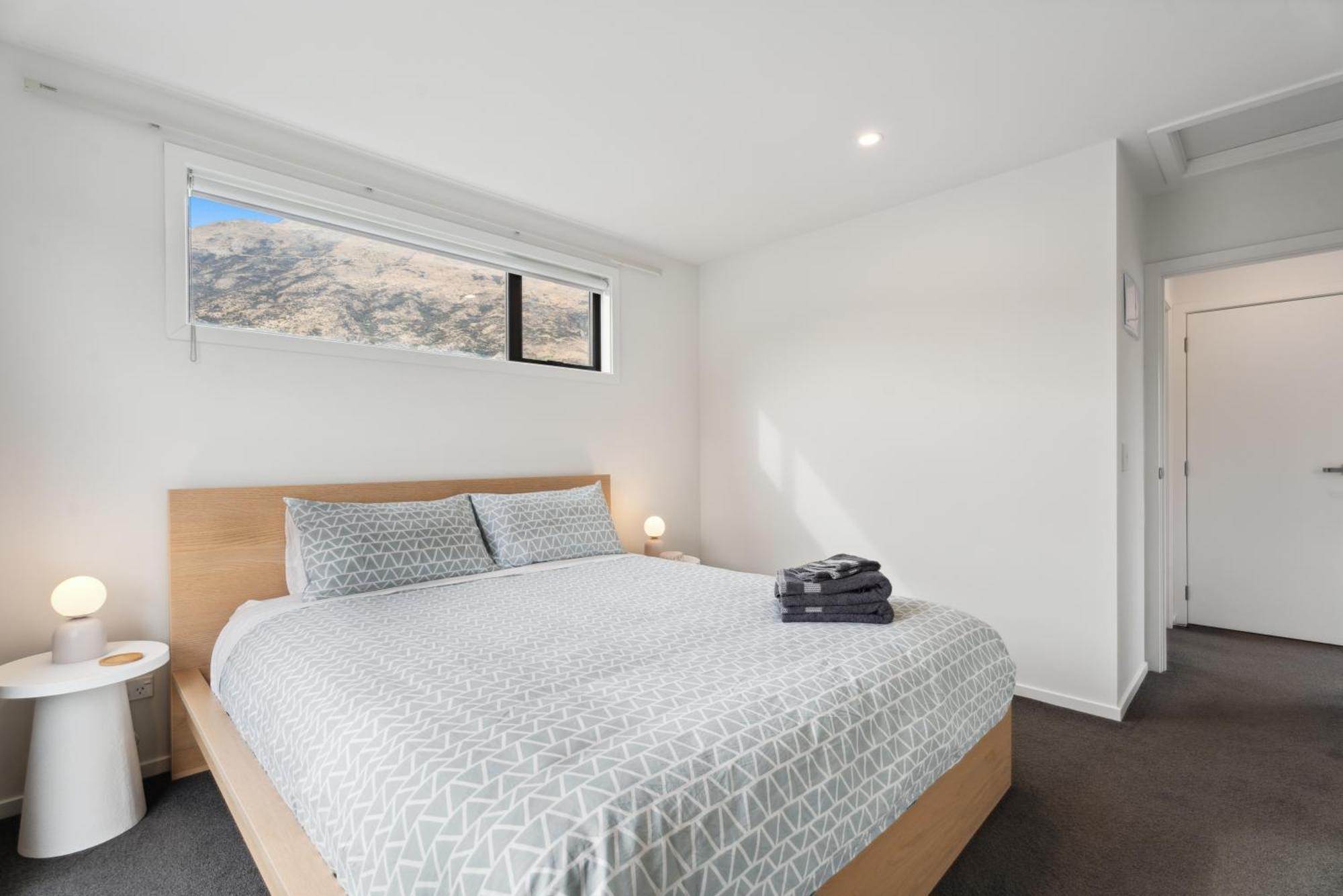 Modern Apartment With Coronet & Remarkables Views Queenstown Bagian luar foto